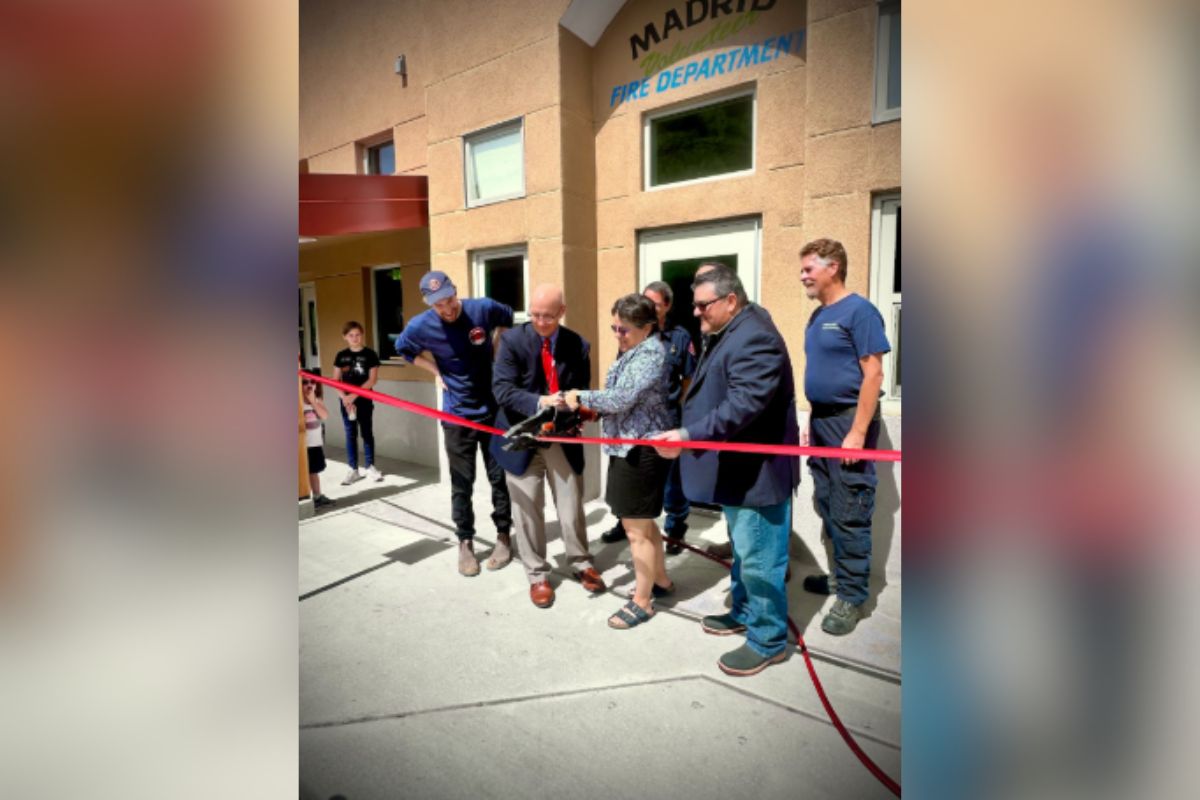 Tenants at a Northeast Heights apartment complex went weeks without air conditioning in extreme heat, despite a city law requiring cooling in all rental properties. Management at The Retreat at Candelaria told residents there was “nothing we can do,” according to tenant John Reiser, even as indoor temperatures hit 90 degrees or more.