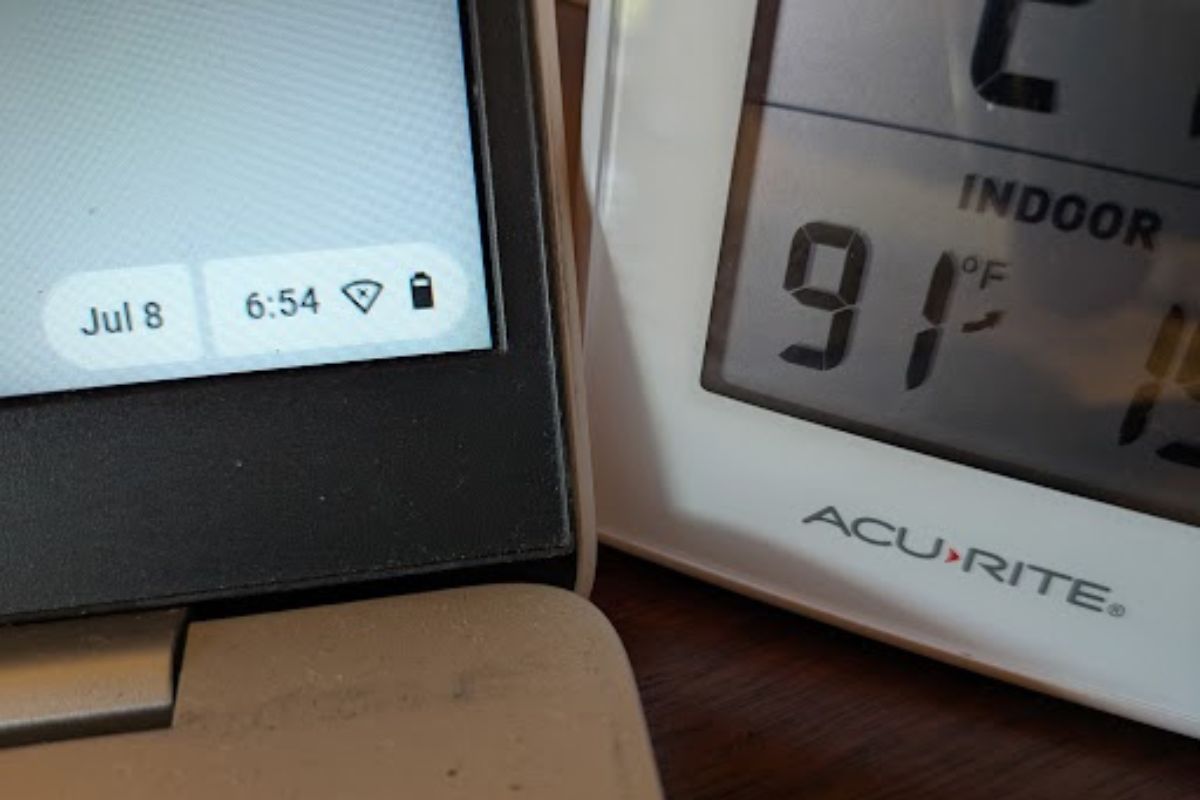 Tenants at a Northeast Heights apartment complex went weeks without air conditioning in extreme heat, despite a city law requiring cooling in all rental properties. Management at The Retreat at Candelaria told residents there was “nothing we can do,” according to tenant John Reiser, even as indoor temperatures hit 90 degrees or more.