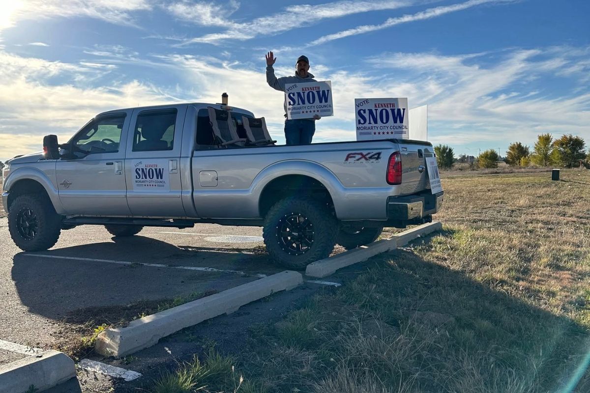 Kenneth Snow overtook three other candidates, including incumbent Bobby Ortiz. In his campaign, Snow focused on government transparency, public safety and community-building. Snow had 30% of the vote with 141. Robin Spalding followed with 122 (26%) and Ortiz had 122 (25%). Maggie Gipson got 96 votes, or 20%.