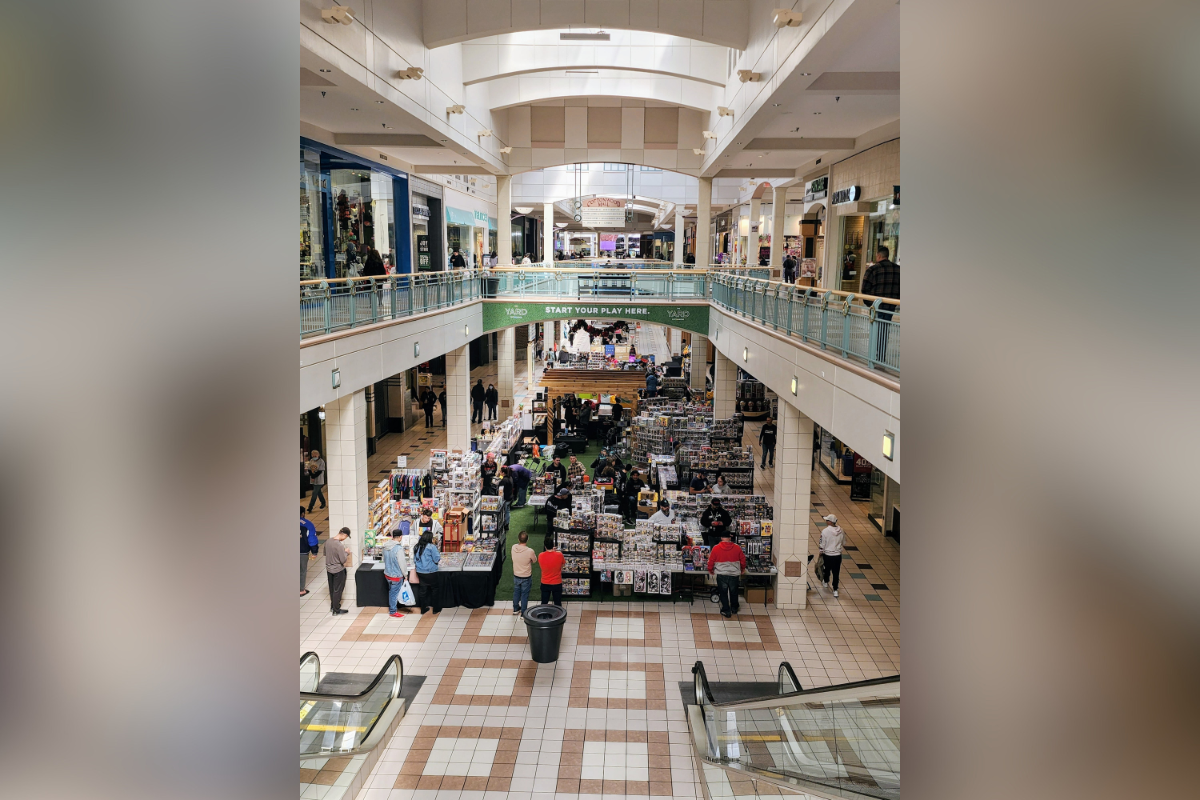 It’s not just another birthday trip to the mall — this time, it’s the mall’s birthday. This weekend, Cottonwood Mall is celebrating its 30th anniversary with a party Friday, three decades to the day the shopping center opened its doors. On July 31, 1996, Albuquerque’s Westside finally had a regional level mall.